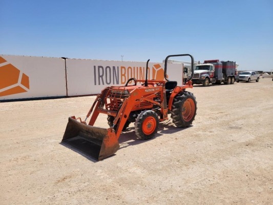 Kubota L2350 Tractor