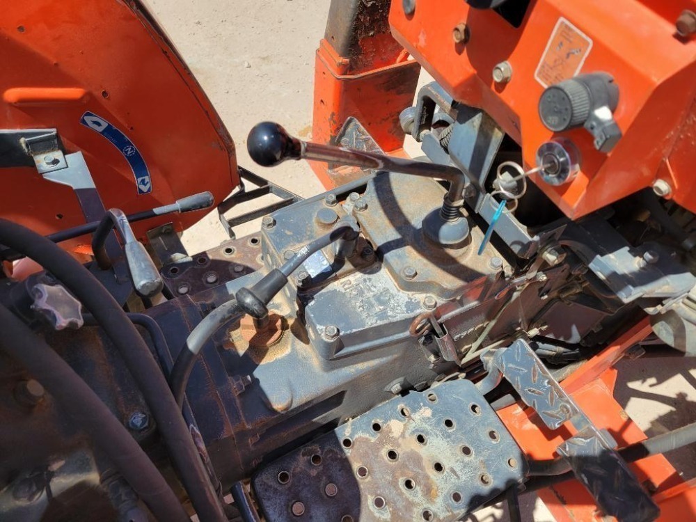Kubota L2350 Tractor