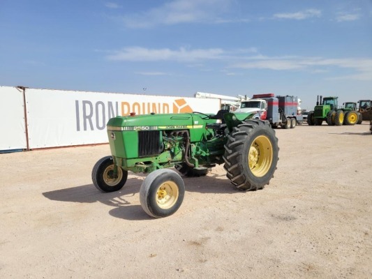 John Deere 2550 Tractor