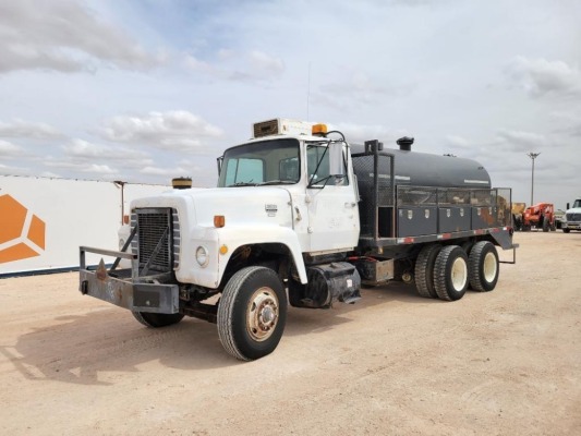 1981 Ford 8000 Water Truck