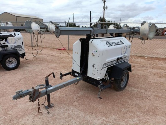 Allmand Light Tower ( Runs and Produces)