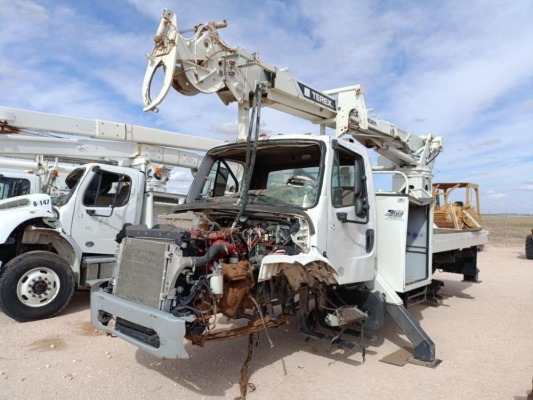 2016 Freightliner Digger Derrick Truck ( Parts Only )