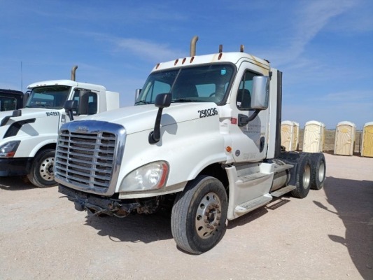 2016 Freightliner Cascadia 125 Day Cab Truck ( Does not Run )