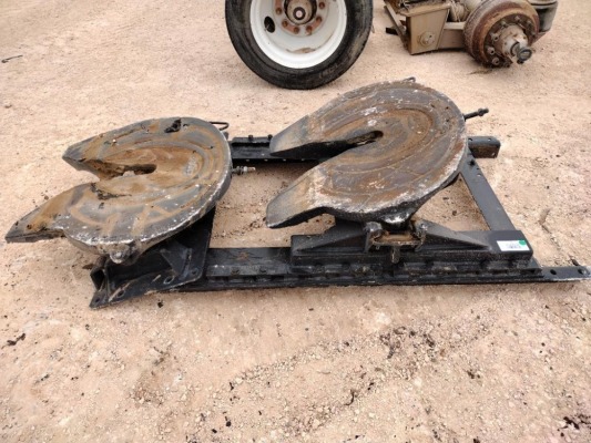 (2) 5th Wheels