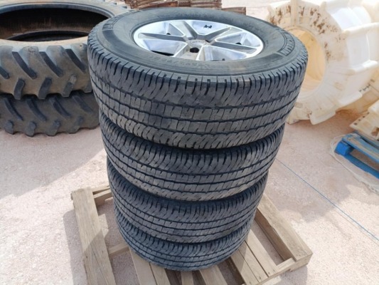 (4) Jeep Wrangler Wheels w/Michelin Tires 275/70 R 18