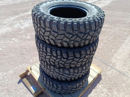 (4) Cooper Tires 295/70 R 18