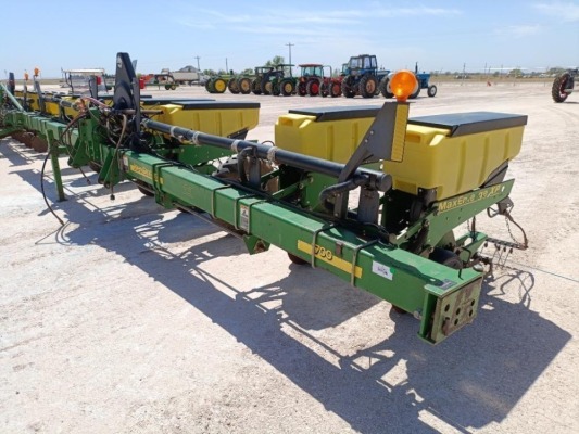 John Deere 1700 Vacuum Planter, 6 Row ( No Monitor )