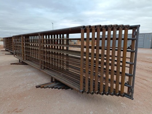 (10) 24Ft Free Standing Fence Panels (1) w/ 8Ft Gate