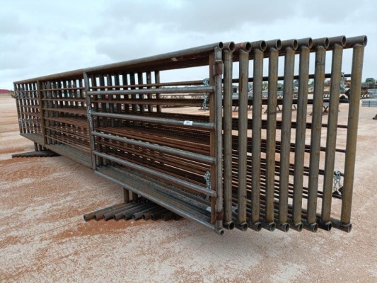 (10) 24Ft Free Standing Fence Panels (1) w/ 8Ft Gate