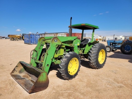John Deere 1650 Tractor w/Front end Loader ( Bad Clutch )