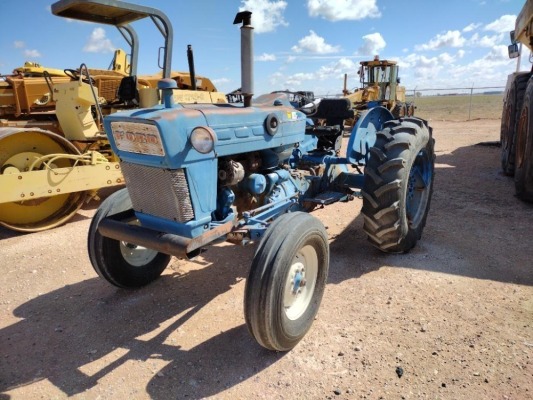 Ford Tractor ( Does not Run )
