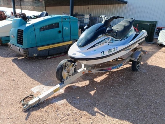 2000 Yamaha Wave Runner XL800 w/Trailer