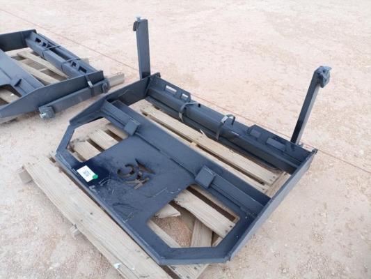 Unused 45'' Skid Steer Fork Frame V2 w/42'' Forks