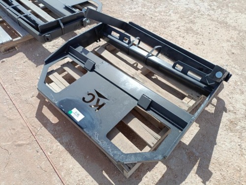 Unused 45'' Skid Steer Fork Frame V2 w/42'' Forks
