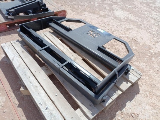 Unused 45'' Skid Steer Fork Frame V2 w/42'' Forks