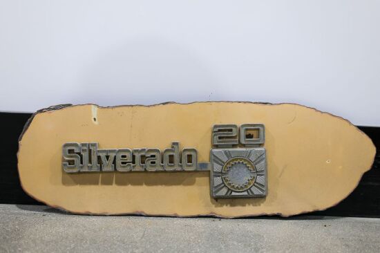 1975 Chevrolet Silverado 20 Emblem