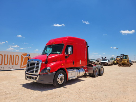 2015 Freightliner Cascadia 132 Truck Tractor