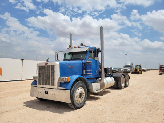 2005 Peterbilt 379 Winch Truck