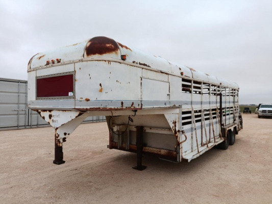 1983 Flying Goose Gooseneck Livestock Trailer