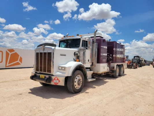1995 Kenworth T800H Hot Oiler Truck