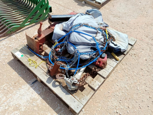 Pallet of Chains, Binders and other Misc Items