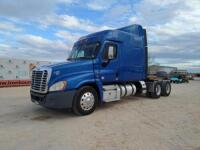 2014 Freightliner Sleeper Semi Truck