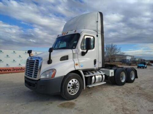 2015 Freightliner Day Cab Truck