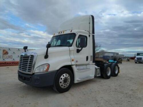 2013 Freightliner Day Cab Semi Truck