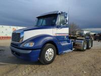 2005 Freightliner Columbia Day Cab Truck