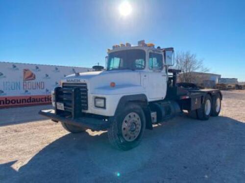 2001 Mack RD600 Winch Truck