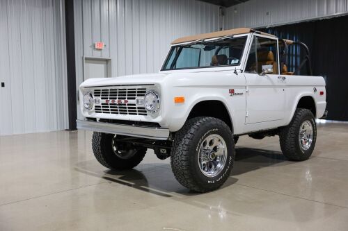1975 Ford Bronco by Velocity