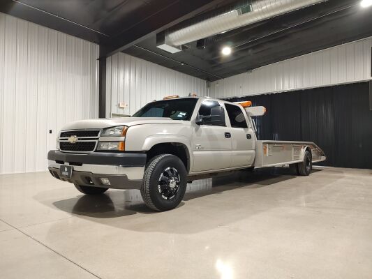 2007 Chevrolet Silverado 3500 LS Tow Truck