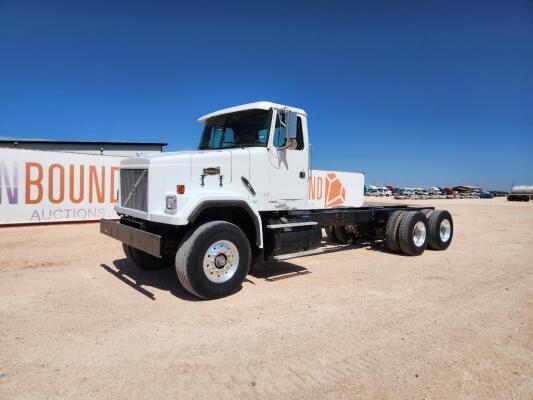1997 Volvo ACL Cab & Chassis Truck