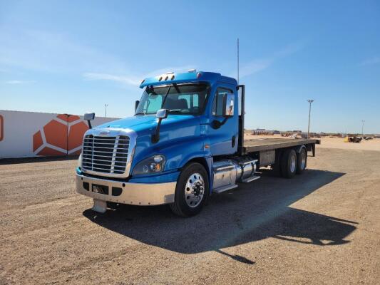 2016 Freightliner Cascadia 125 Flatbed Truck