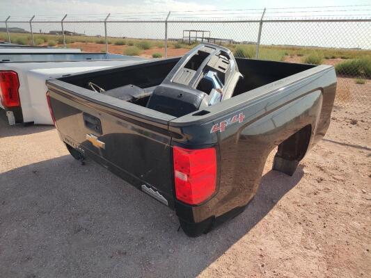 2015 Duramax Bed w/ Front, Rear Bumper