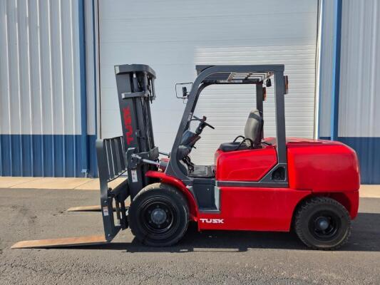 Tusk 1000PD-8 Forklift