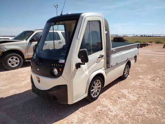 Electric Yard Cart (Does Not Run Needs Batteries)