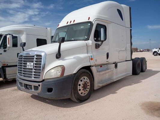 2016 Freightliner Semi ( Does Not Run )