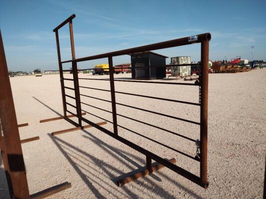 (1) 17ft Free Standing Fence Panel w/4ft Bowgate