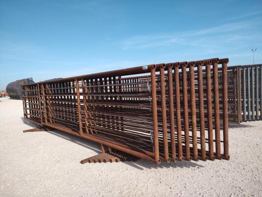 (10) 24Ft Free Standing Fence Panels (1) w/ 8ft Gate