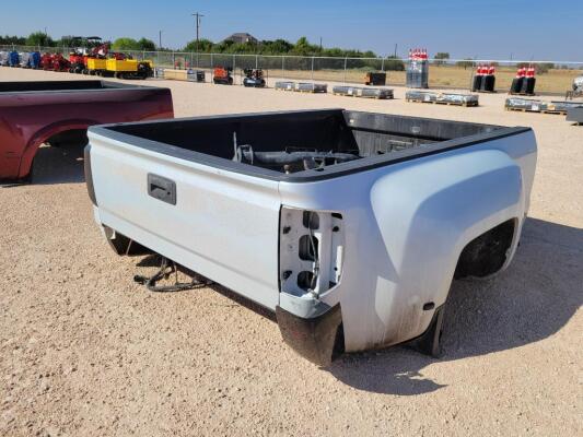 2015 GMC Dually Pickup Bed