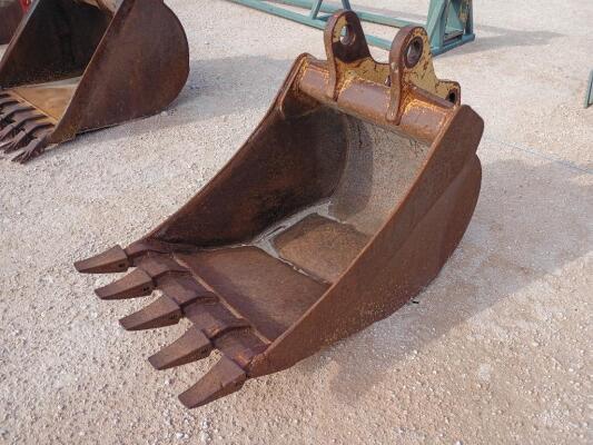 24'' John Deere Digging Bucket