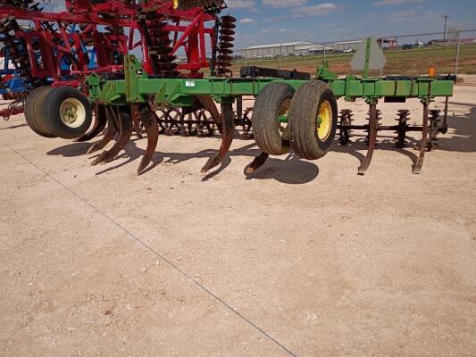 1997 John Deere E0900 13 Shank Ripper