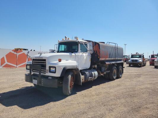 2002 Mack RD688S Water Truck