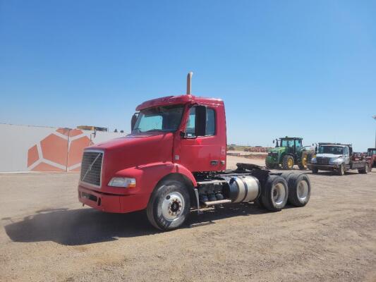 2014 Volvo VNM Truck Tractor