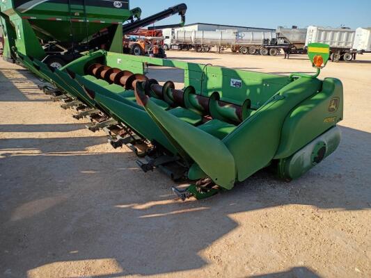 John Deere 608C 8 Row Corn Header