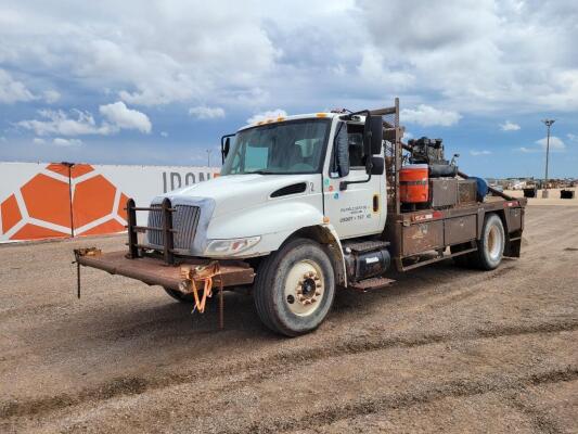 2005 International 4300 Roustabout Truck