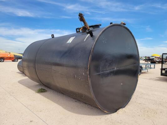 Horizontal 6,000 Gallon Tank