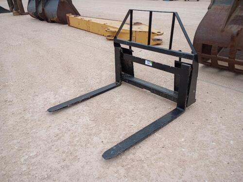 Skid Steer Pallet Fork Frame w/42'' Forks