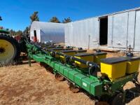 JOHN DEERE 1700 MAX EMERGE 16 ROW 40” XP PLANTER ON RAC HYD. FOLD BAR, CONSERVATION DISCS, DOUBLE BOXES - NICE  